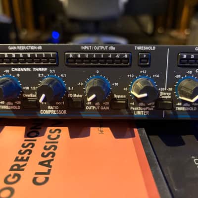 dbx 1046 Quad Compressor/Limiter 2010s - Black image 4