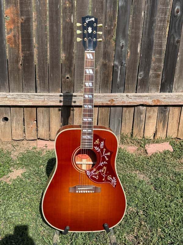 Gibson Custom Shop Historic 1960 Hummingbird with Fixed Bridge