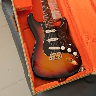 Fender Stevie Ray Vaughan Stratocaster with Pau Ferro Fretboard 2003/04 - 3-Color Sunburst image 6