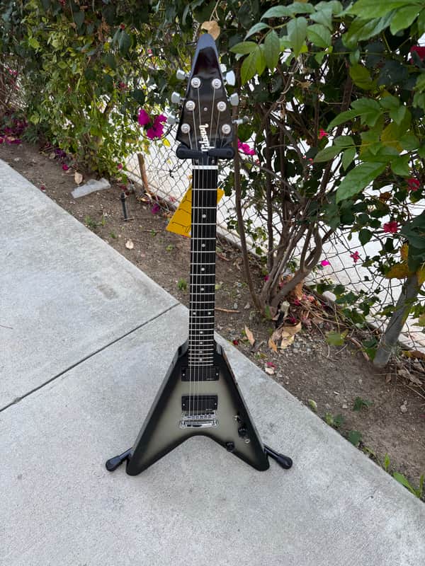Gibson Guitar Of The Week #40 '84 Flying V Reissue 2007 - Silverburst image 1