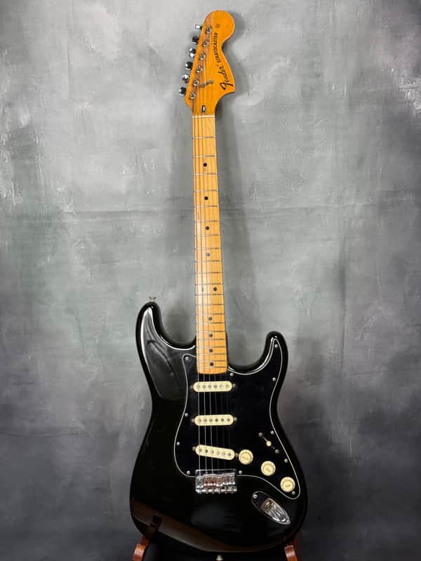 Fender Stratocaster Hardtail with 3-Bolt Neck, Maple Fretboard 1971 - 1977 - Black image 1