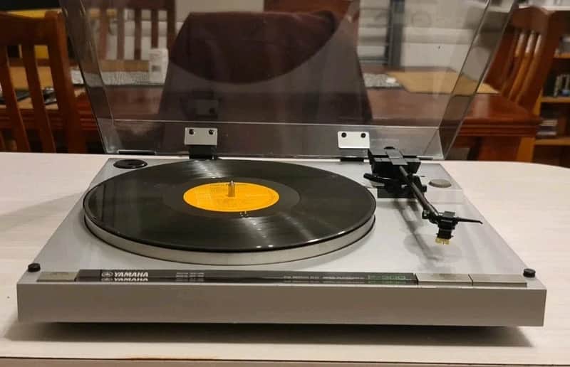 VINTAGE YAMAHA NS SERIES DIRECT DRIVE TURNTABLE/MADE IN JAPAN/33/45 SPEED