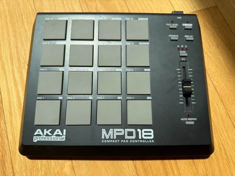 Akai MPD18 2010s - Black image 1