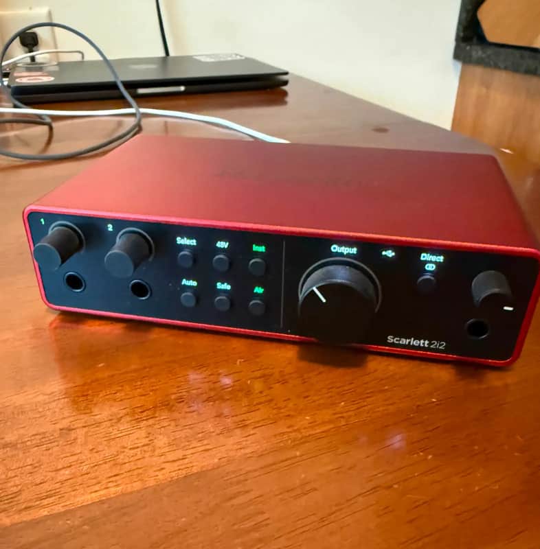 Focusrite Scarlett 2i2 (4th gen) 2025 - Red image 1