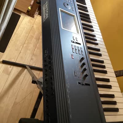 Korg Triton Extreme 76-Key 120-Voice Polyphonic Workstation 2005 - 2009 - Black image 2