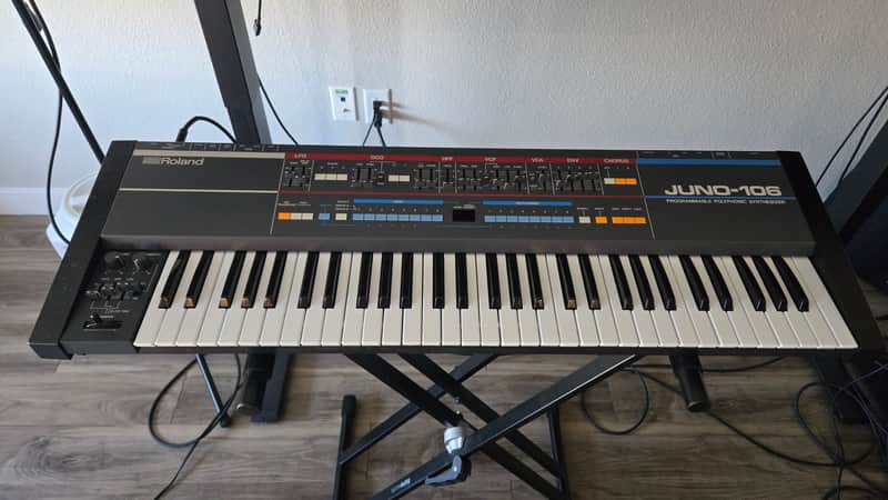 Roland Juno-106 61-Key Programmable Polyphonic Synthesizer 1984 - 1985 - Black image 1