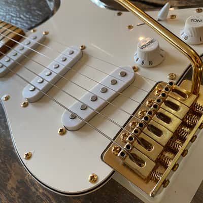 Fender Japan Very RARE Order Made 2004 Lucite Stratocaster MIJ w/ Hardcase image 7