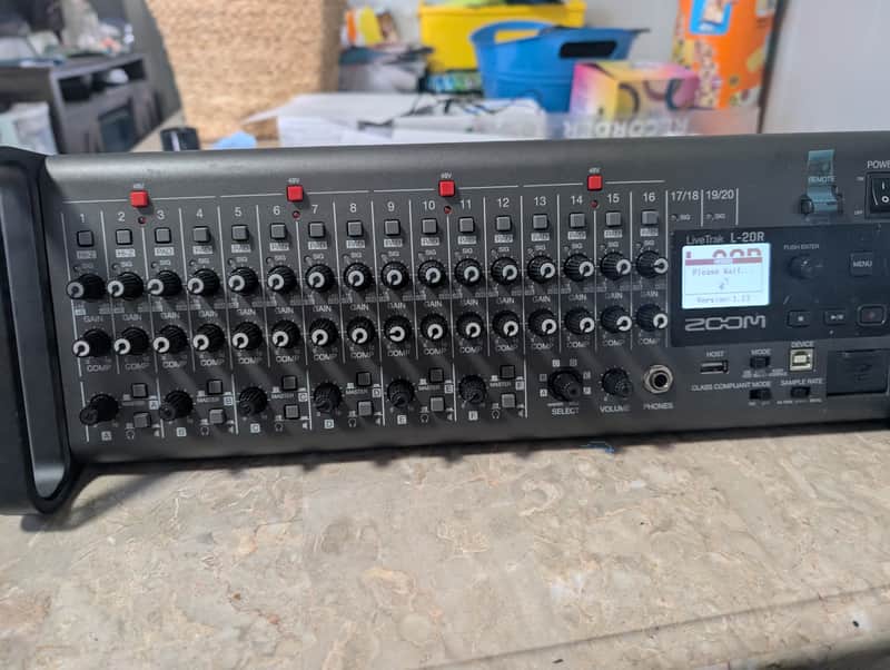 Zoom LiveTrak L-20R Rackmount Digital Mixer / Recorder 2010s - Grey / Blue image 1