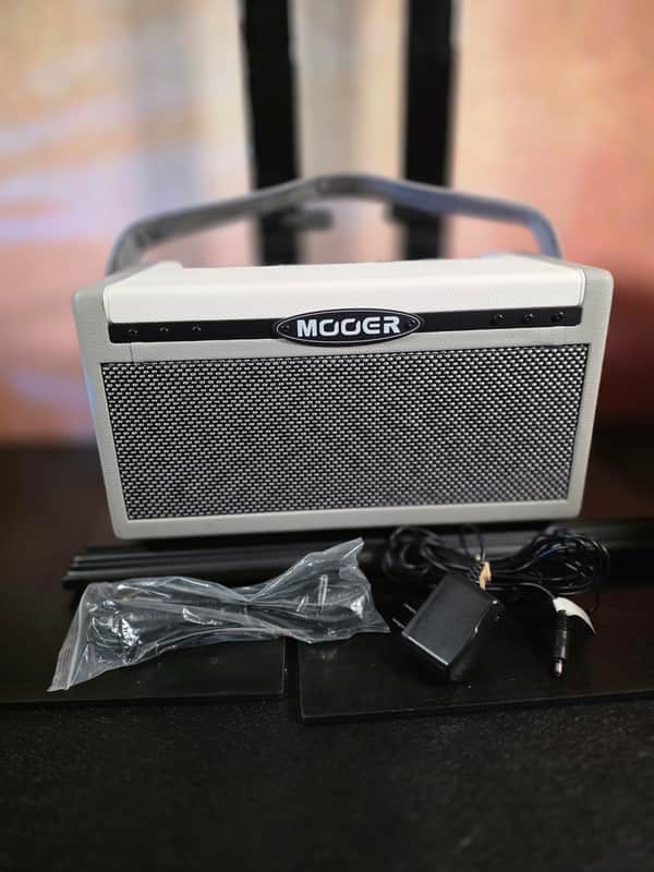 Mooer SD30 30-Watt 1x8" Digital Modeling Guitar Combo 2019 - Present - White image 1