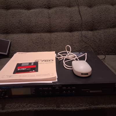 Roland S-760 sampler image 1