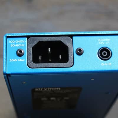 Strymon Zuma R300 5-Output Ultra Low-Profile High Current DC Power Supply Blue image 7