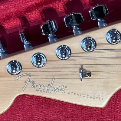 Fender American Standard Stratocaster with a maple Fretboard 1998 - 2002 3-Color Sunburst image 5