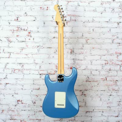 Fender - American Professional Classic Stratocaster - Electric Guitar - HSS - Maple Fingerboard - Faded Lake Placid Blue - w/ Deluxe Gigbag image 9