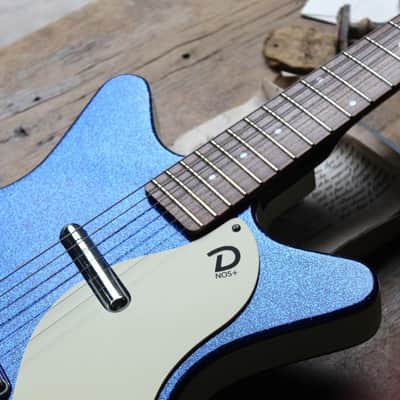 DANELECTRO 59M NOS+ Metalflake 60th Anniversary Blue Metalflake, 2, 88 KG image 3