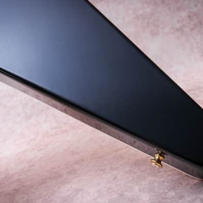 GIBSON USA Custom Shop M2M Flying V Custom "Cobra Burst + Ebony" (2026) image 17