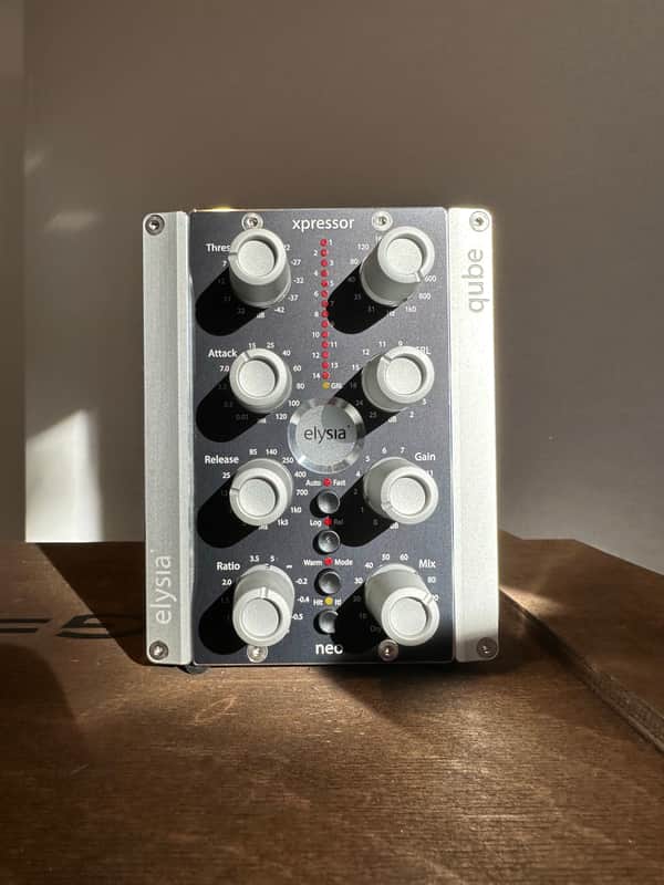 Elysia xpressor qube 500 Series Discrete Class-A Stereo Compressor in Powered Enclosure 2020 - 2021 - Blue image 1