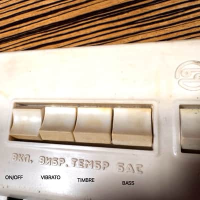FAEMI - monophonic electronic keyboard • Soviet analog • Rare • 1982 FAEMI 1982 - white-plastic image 5