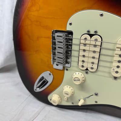 Fender Stratocaster HSS Guitar - Upgraded Electronics / Pickups - MIM Mexico 2004 - 3-Color Sunburst / Maple neck image 4