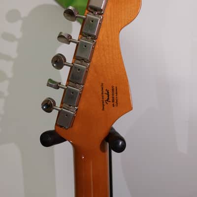 Squier Classic Vibe '60s Stratocaster Left-Handed with Laurel Fretboard 2019 - Present - 3-Color Sunburst image 4
