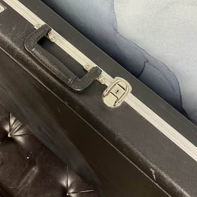 Used SKB Freedom Hard Shell Bass Guitar Case for Fender Precision/Jazz Bass image 4