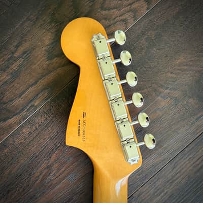 Fender Vintera '60s Jazzmaster Olympic White with Pau Ferro Fretboard image 8