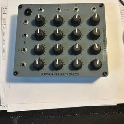Low-Gain Electronics 4x4 Passive Matrix Mixer 1/8” jacks - Gray image 1