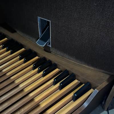 Allen Organ w/ Built-in Speakers, 32-Note Concave Pedalboard and bench! image 16