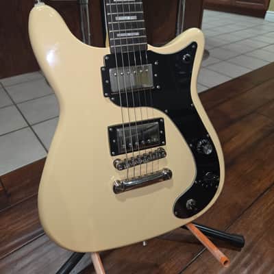 Epiphone Wilshire Phant-o-matic Antique Ivory + Fender Hard Case – Excellent Condition (Frank Iero / MCR Model) image 2