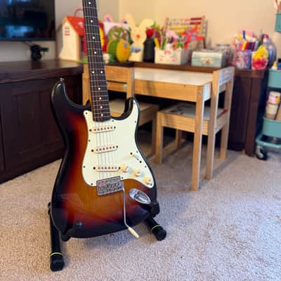 2017 Fender Japan FSR Classic ’60s Stratocaster 3-Tone Sunburst | DiMarzio VV | Emerson | Original Parts image 4