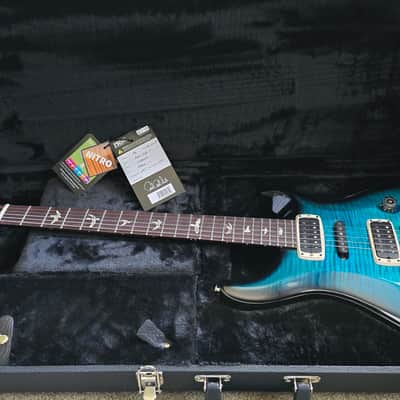 PRS Modern Eagle V 2024 - Carroll Blue Wrap Smokeburst image 2