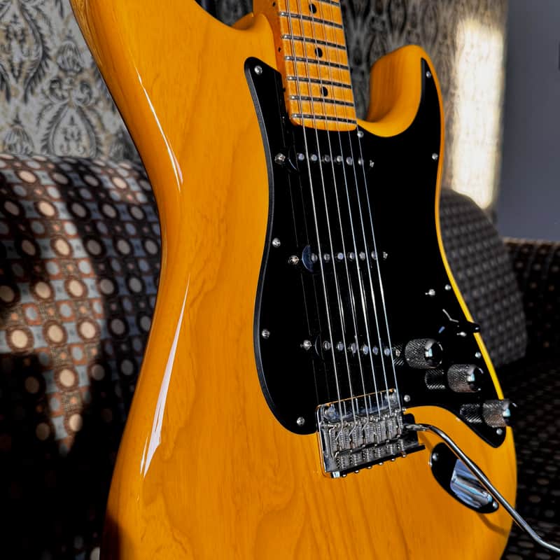 Fender American Professional Stratocaster, Light Ash with Maple Fretboard 2018 - Aged Natural image 1