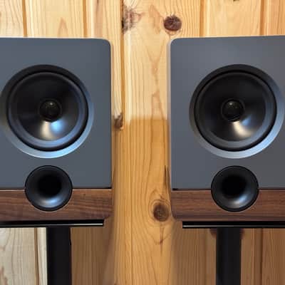 Output Frontier 6.5" 2-Way Active Studio Monitor - Pair (Open Box - New in Box) image 1