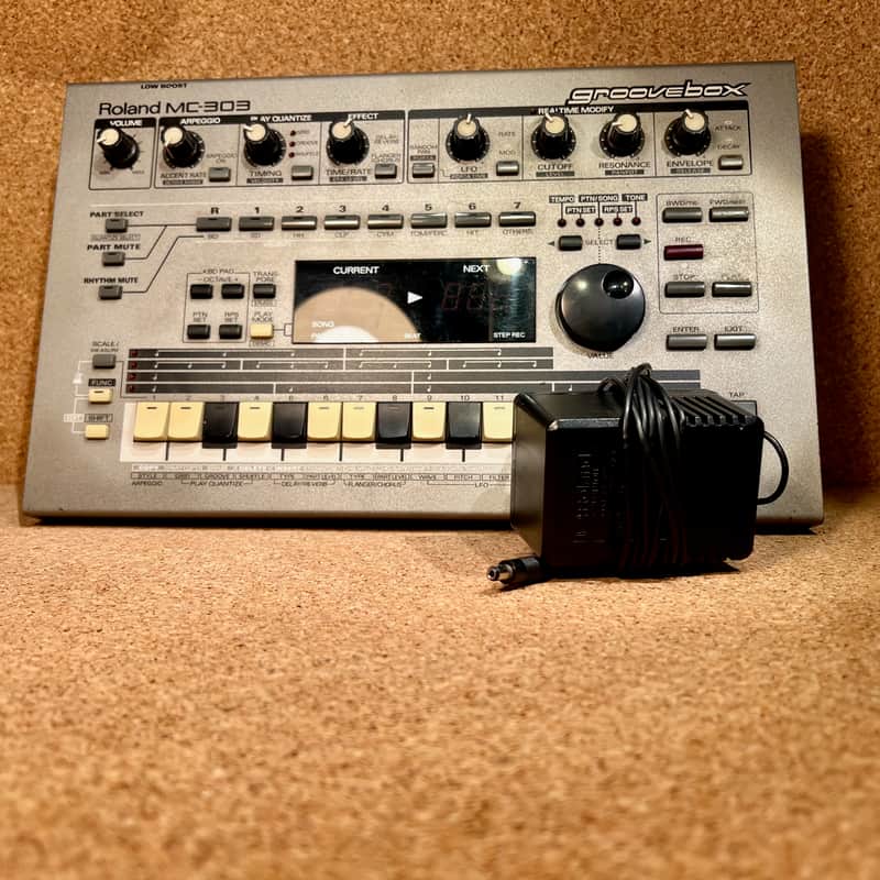 Roland MC-303 Groovebox 1990 - 1998 | Reverb The Netherlands