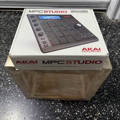 Akai MPC Studio Music Production Controller V1 2016 - 2020 - Black image 4