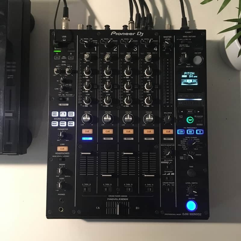 Pioneer DJM-900NXS2 4-channel DJ Mixer with Effects 20- Black image 1