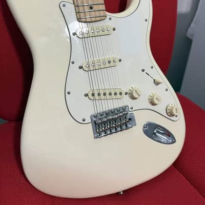 Fender Limited Edition American Performer Stratocaster with Maple Fretboard 2019 - Olympic White image 2