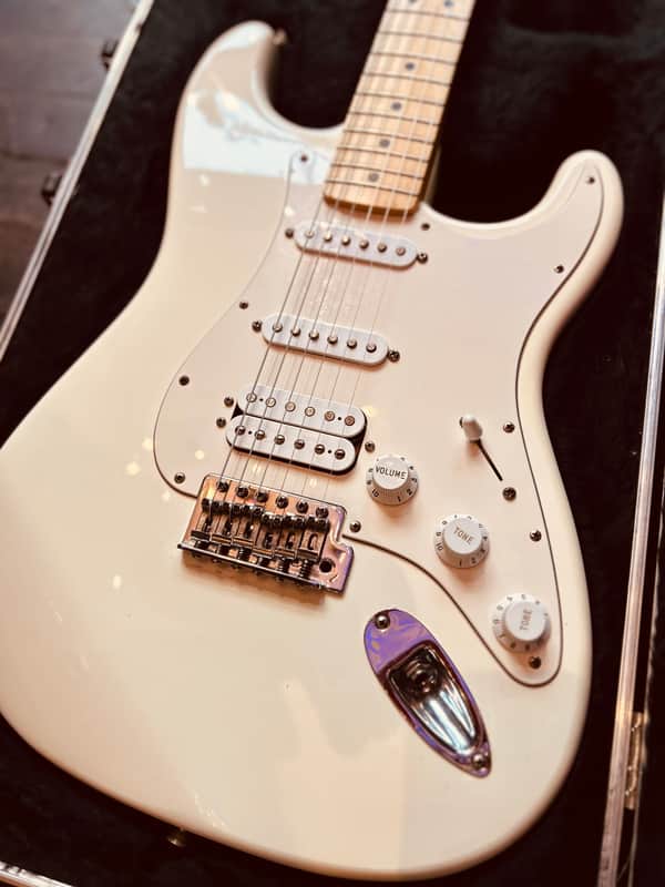 Fender Mexico Stratocaster 1998 ホワイト Fender Standard HSS Stratocaster 1998 - 2005 | Reverb