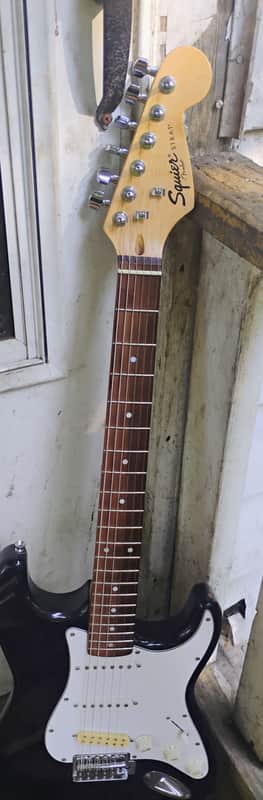 Squier Strat 2000 - Black image 1
