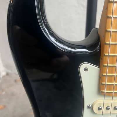 Fender American Professional II Stratocaster with Maple Fretboard 2020 - Present - Black image 5