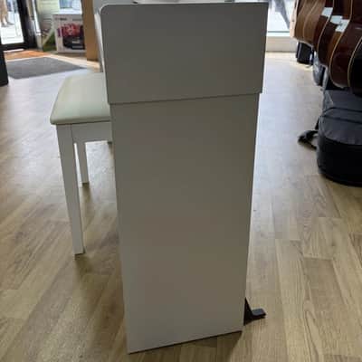 Yamaha YDPS35 Digital Piano, Stool & Headphones - White, Second Hand image 5