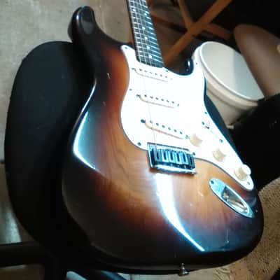 Fender stratocaster 1984 Classic Sunburst image 3