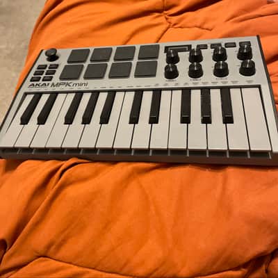 Akai MPK Mini MKIII 25-Key MIDI Controller 2020 - Present Gray image 2