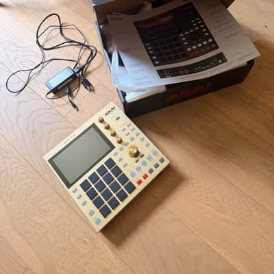 Akai MPC One Standalone MIDI Sequencer Gold Edition 2020 - Present - Gold image 6