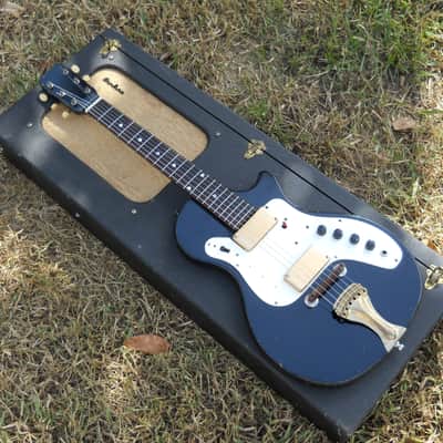 1964 Airline 7214 Amp in Case With Guitar Combo, 2 Pickup, Original, Plays Great! image 3