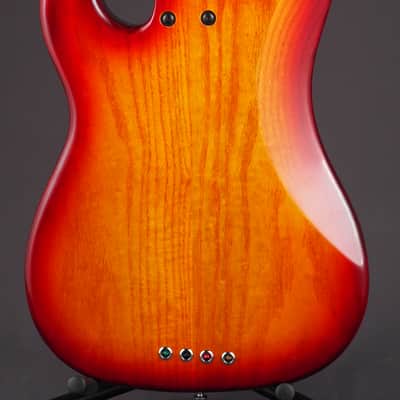 Lakland Skyline 44-64 Deluxe PJ - Honeyburst image 2
