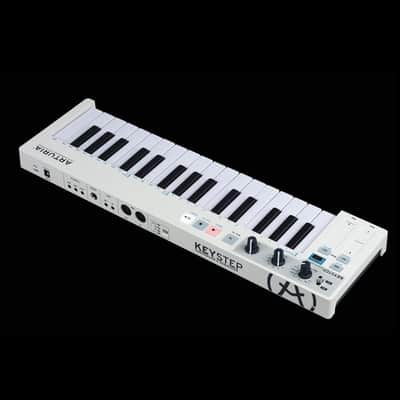 Arturia KeyStep 32 Key MIDI Keyboard Controller & Sequencer Bundle with 4x Pig Hog Mono Patch Cables & Liquid Audio Polishing Cloth - USB, MIDI, CV Keyboard Controller image 3