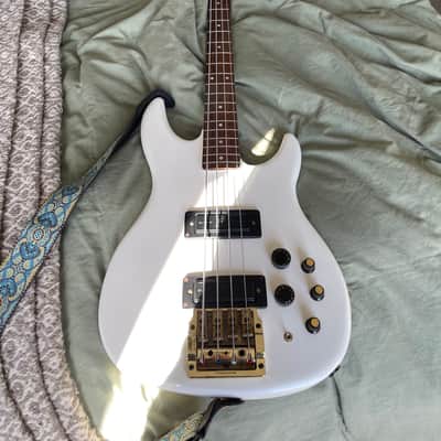 Peavey Dyna Bass 1987 White and Gold image 2