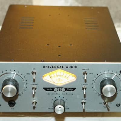 Universal Audio UA 710TF Twin-Finity Tube/Solid State Blending Mic Preamp w/DI Original Box image 5