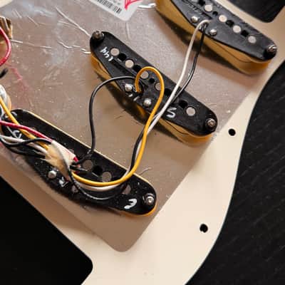 Fender Player II Stratocaster Loaded SSS Pickguard image 5