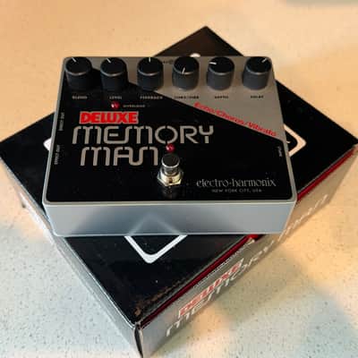 Electro-Harmonix Deluxe Memory Man 550Ms Analog Delay / Chorus / Vibrato 2008 - Present - Black / Silver image 1